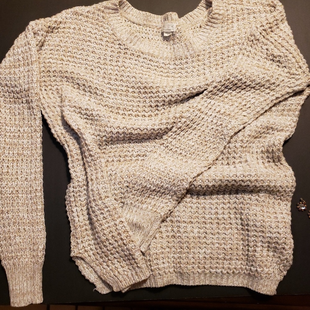 Sweater with earrings included